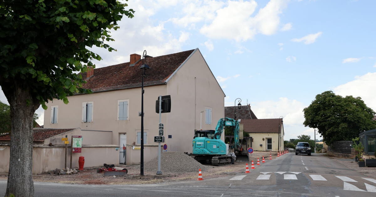 Saint-Romain-sous-Gourdon. El desarrollo del centro urbano ha comenzado.