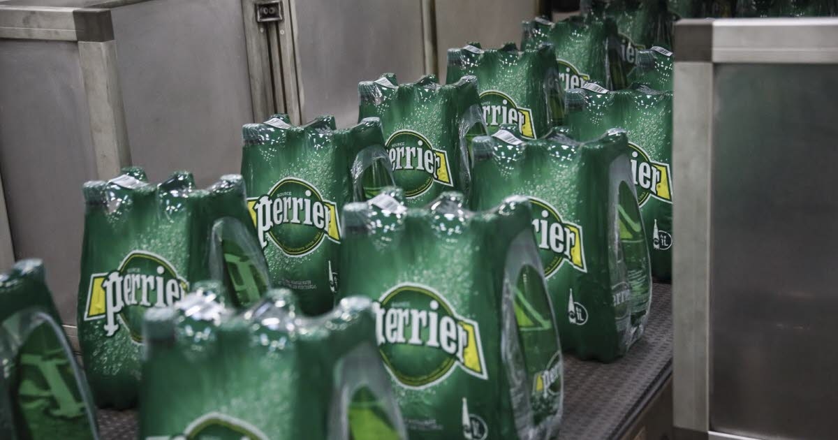 Politics. Bottled Water Scandal: Senate Inquiry Deplores State "Cover-Up"