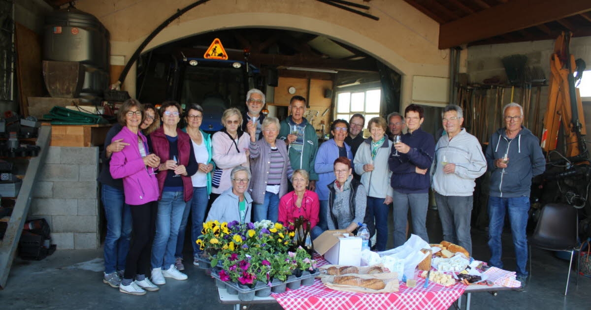 Bussières. Veinte voluntarios se movilizaron para decorar la ciudad con flores