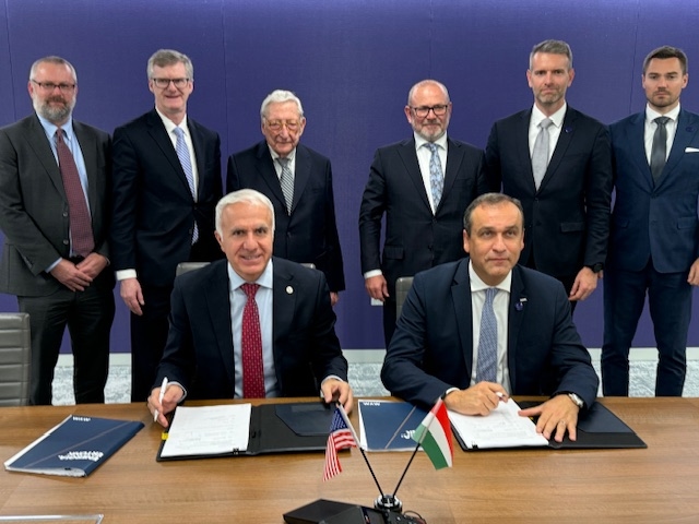 Hungría también tiene un contrato con Westinghouse para el suministro de combustible nuclear.