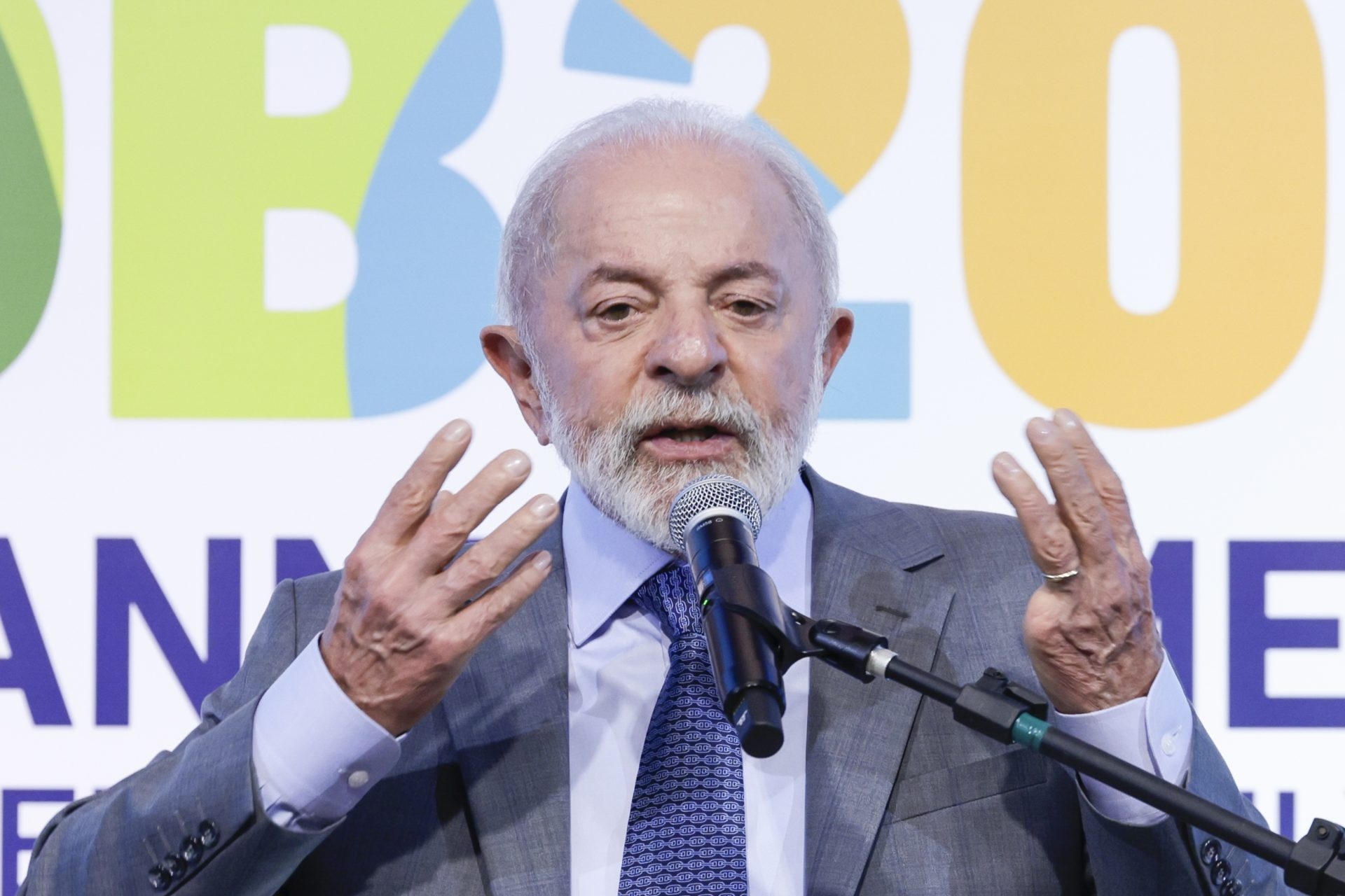 Lula da Silva urges the creation of a new financial model for development and the climate crisis.
