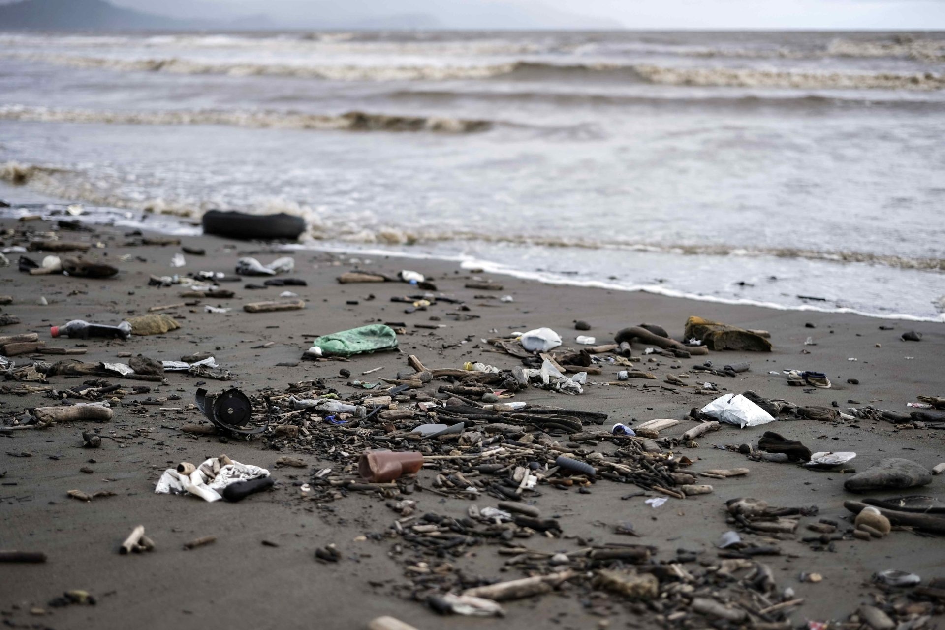 Orta Amerika'nın Pasifik kıyıları plastik şişelerden en çok etkilenen yer.