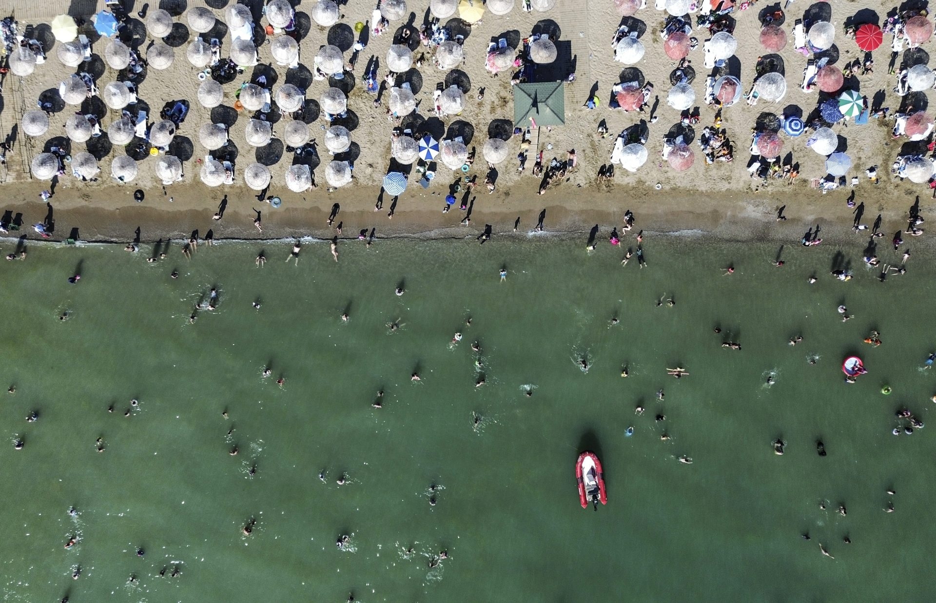 Een hevige hittegolf zorgt ervoor dat delen van Europa in staat van paraatheid zijn gebracht. In Italië, Griekenland en Roemenië lopen de temperaturen op tot boven de 40 graden Celsius.