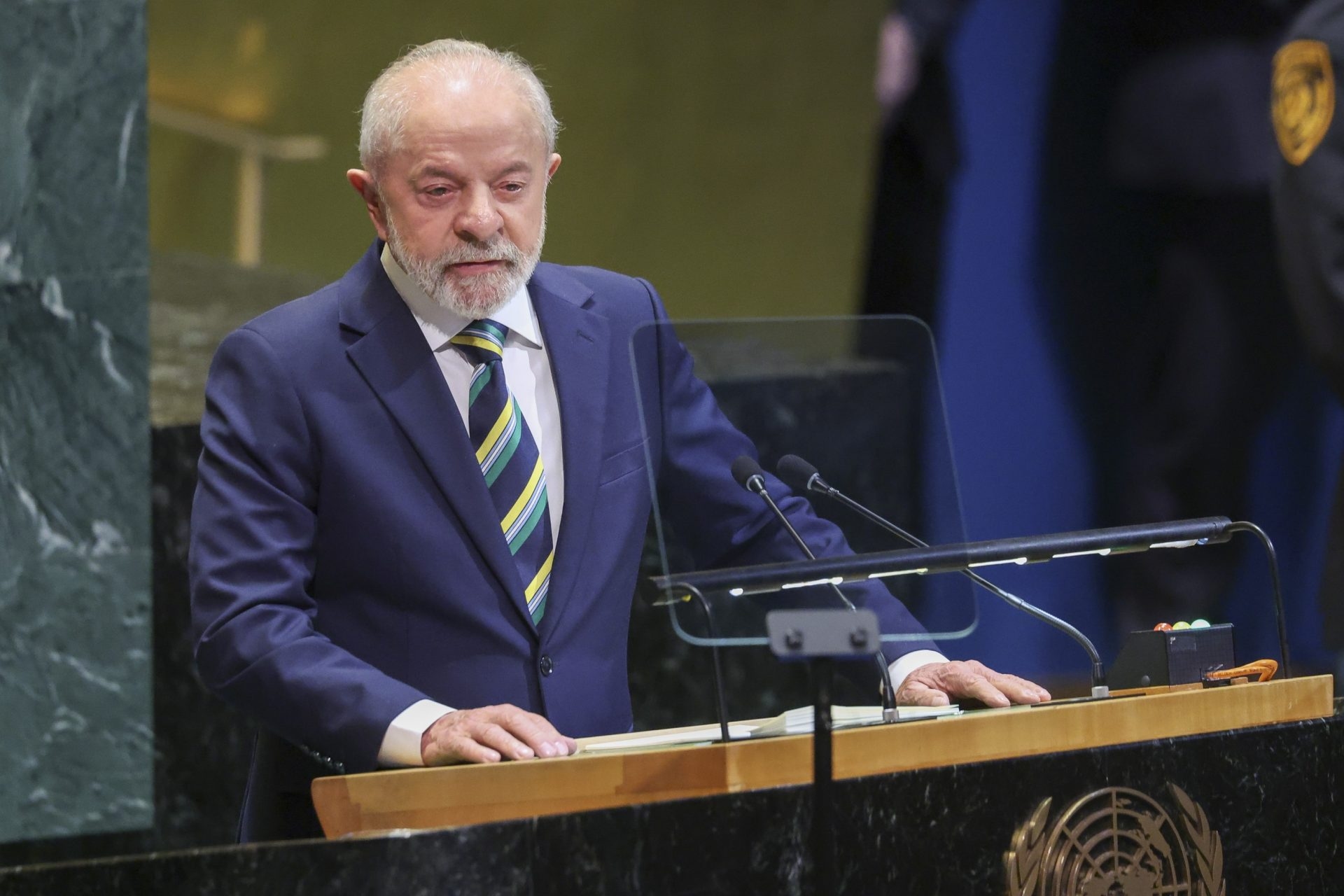 Lula calls for the world's collaboration to reward countries that maintain their forests.