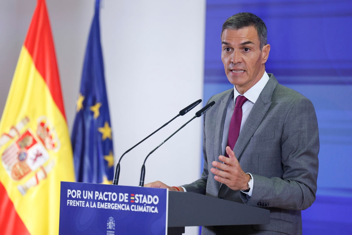 Pedro Sánchez anuncia uma nova agência de proteção e mais recursos em seu pacto estadual proposto.