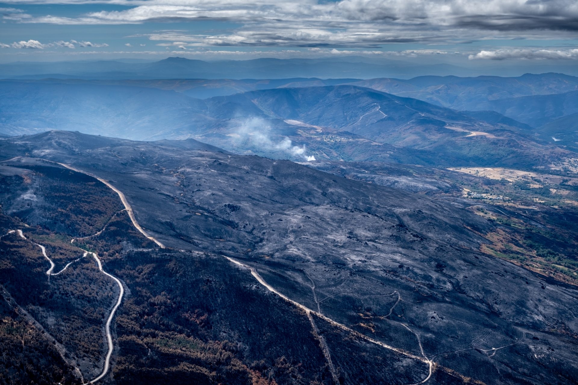 Macizo Central ourensano y Pena Trevinca, paraísos de montaña que optaron a parque natural reducidos a cenizas