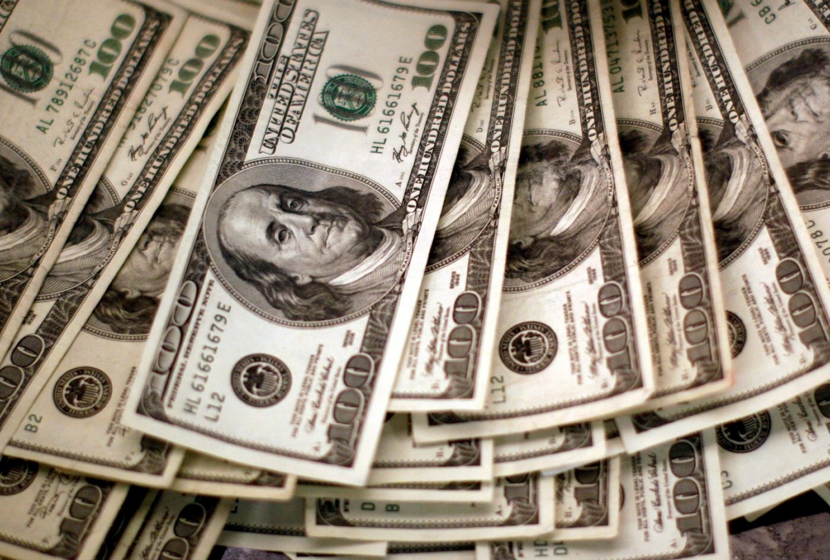 US dollar, Treasuries Slide on Latest Trump Attack on Fed