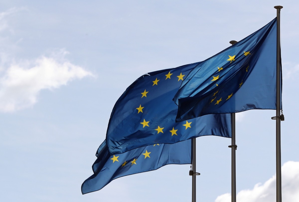 EU Looks to Accelerate Ban on Russian LNG in New Sanctions Package, Official Says