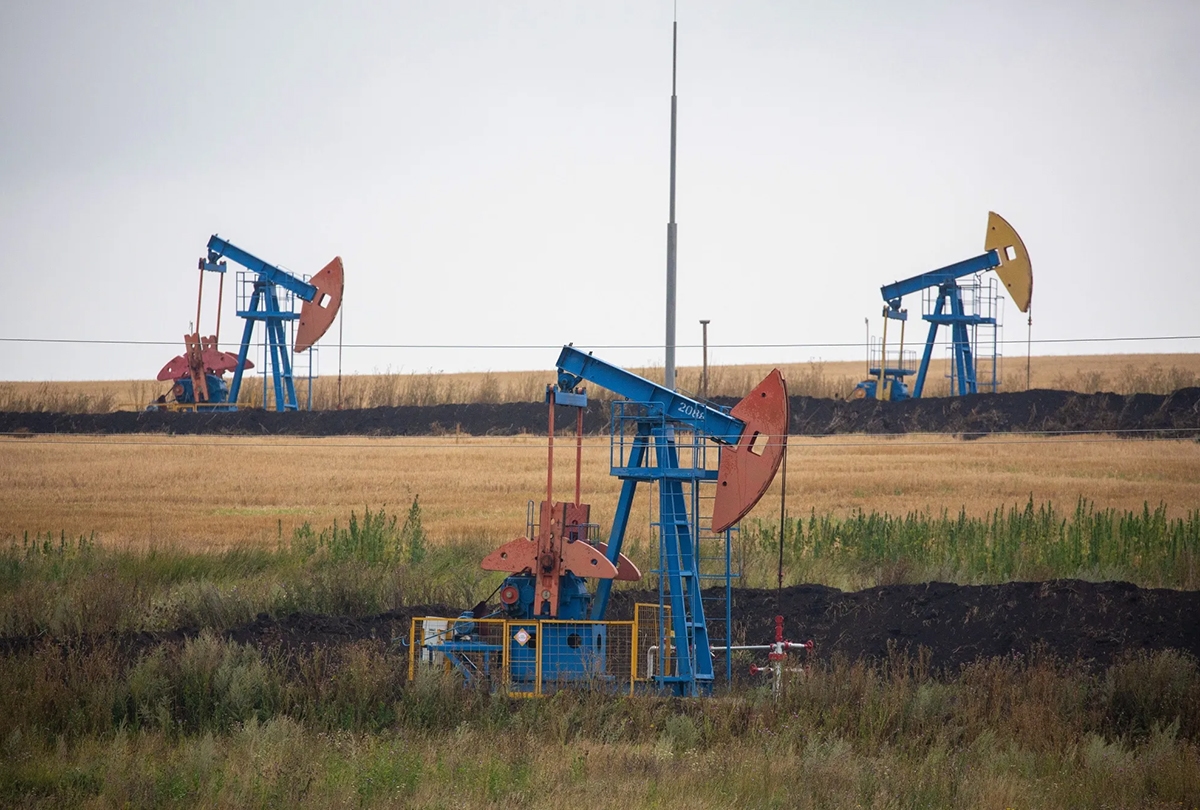 La Commissione Europea propone un tetto massimo al prezzo del petrolio russo del 15% al di sotto del prezzo globale