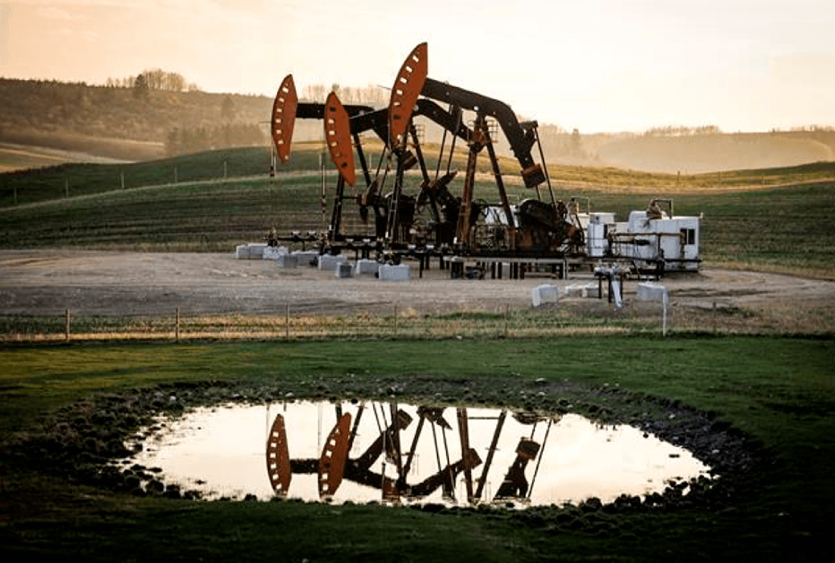 Oil Prices Little Changed as Iraq Outages Clash With Tariff Worries