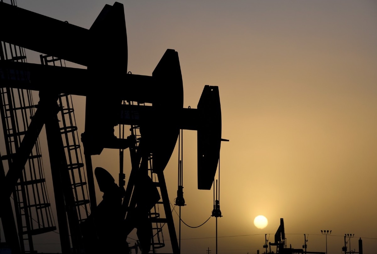 Нефть показывает крупнейшие недельные потери за месяц в преддверии встречи ОПЕК+