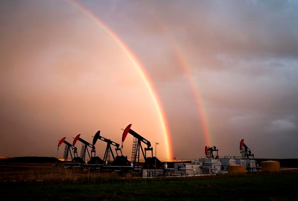 Нефть растет на фоне отчета о занятости в США, переговоров с Китаем и недельного прироста