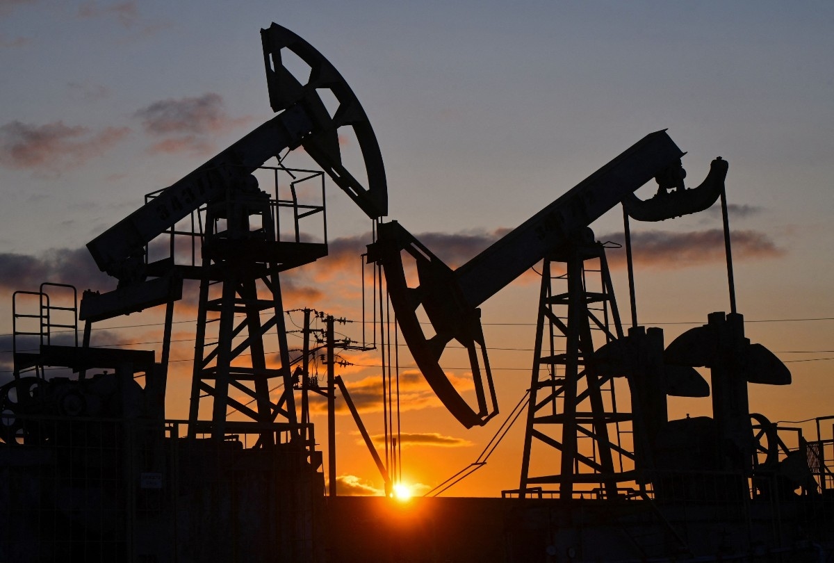 US Crude Oil Output Hit Record High in March, While Demand Fell
