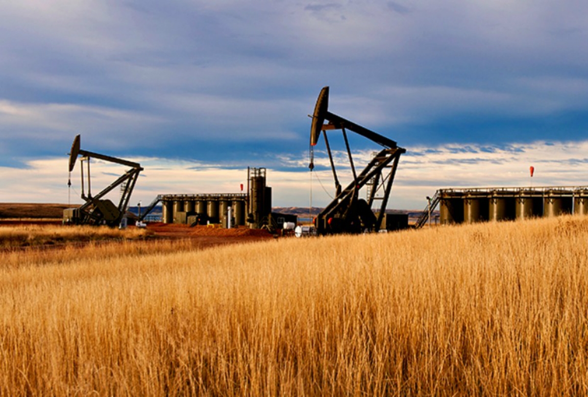 Oil Gains as Trade Talk Optimism Offsets Potential Higher Venezuelan Supply