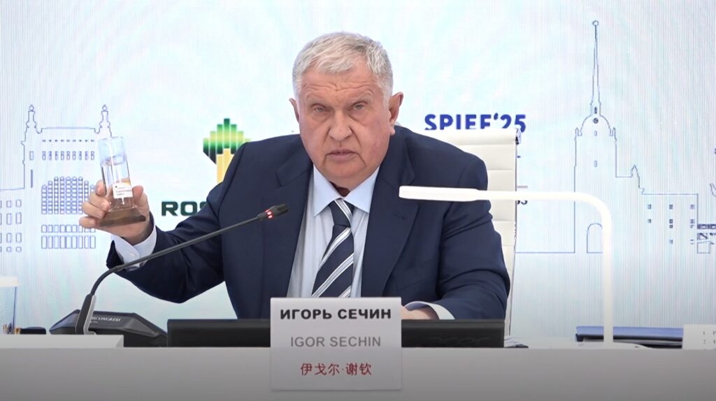 Rosneft, GTL Teknolojisini Kullanarak Sentetik Yağ Üretmeyi Öğreniyor