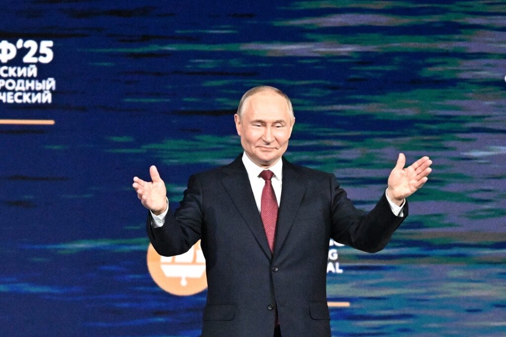 Putin: Rusya'nın 'gölge filosuna' zarar vermeye çalışan ülkeler daha fazla zarar görecek