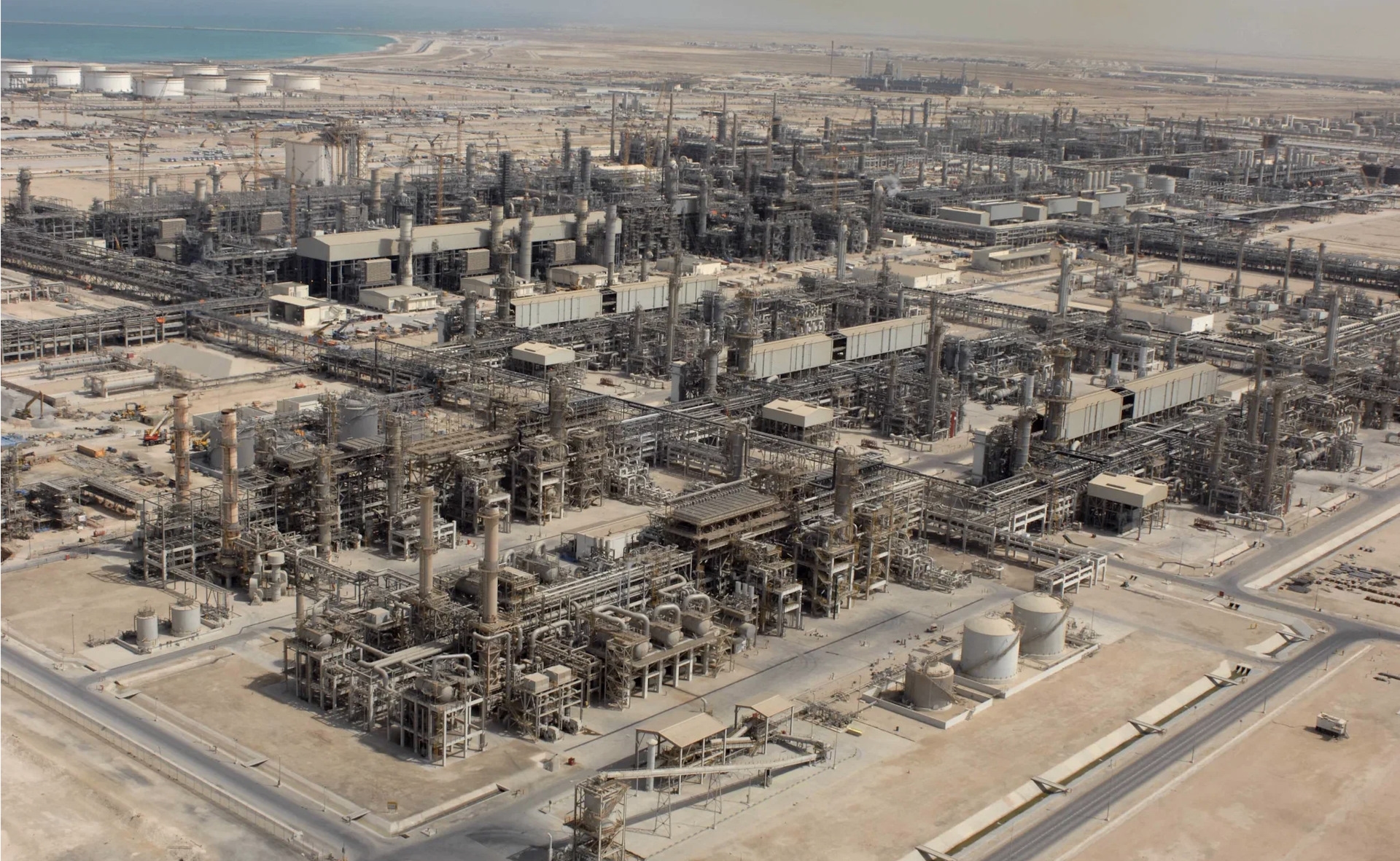 Catar ameaça cortar fornecimento de GNL para a Europa a menos que a UE abandone a neutralidade de carbono