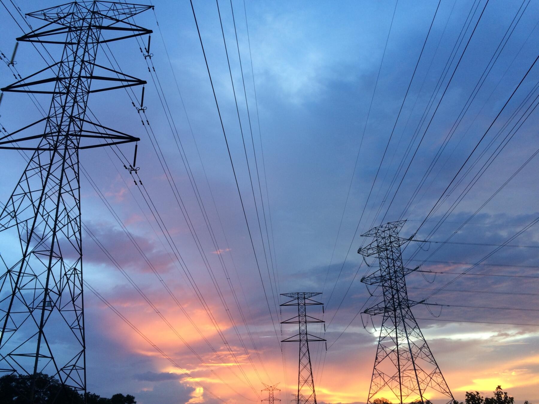Reti elettriche sotto pressione: dove investire nella transizione energetica europea