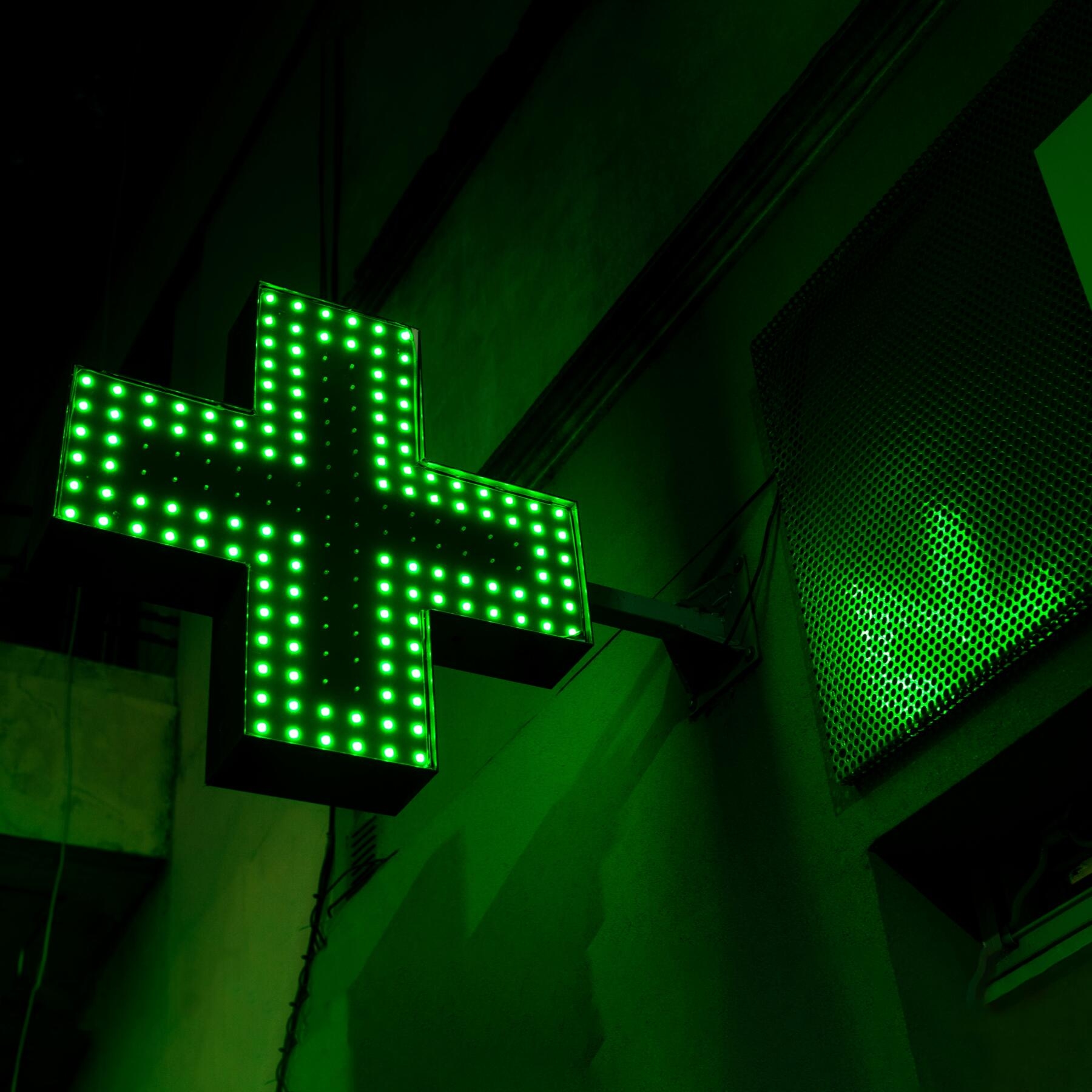 Eurizon, Pharma Green Holding'de hisse satın aldı.