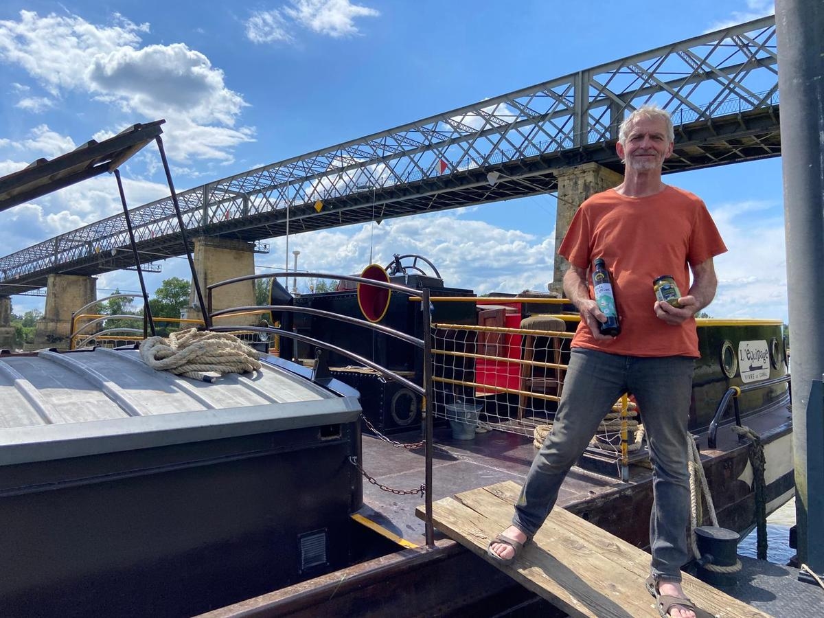 « On pourrait livrer des commandes chaque mois par le fleuve » : la péniche « Le Tourmente » fait escale à Cadillac