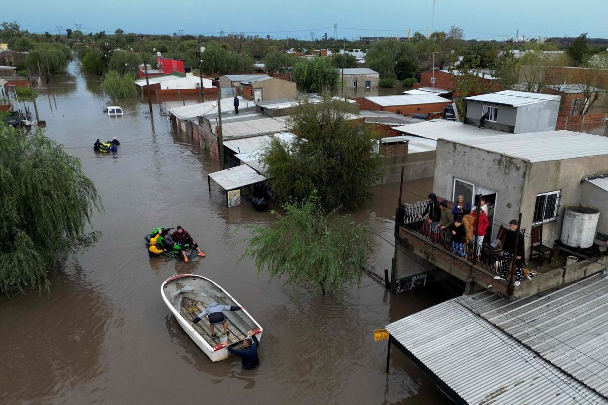 Floods in Argentina: One dead, three missing and nearly 2,000 evacuated