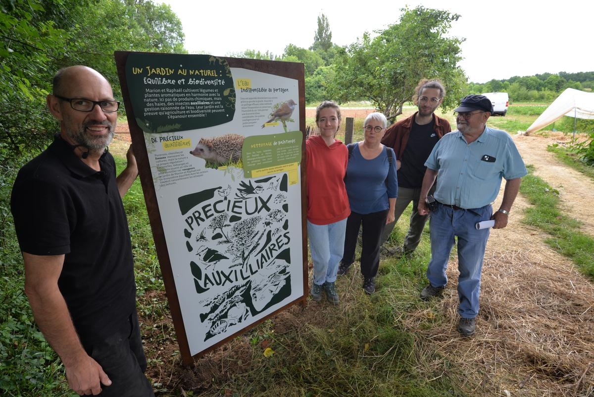 En Dordoña, una aldea rural única para descubrir a pie
