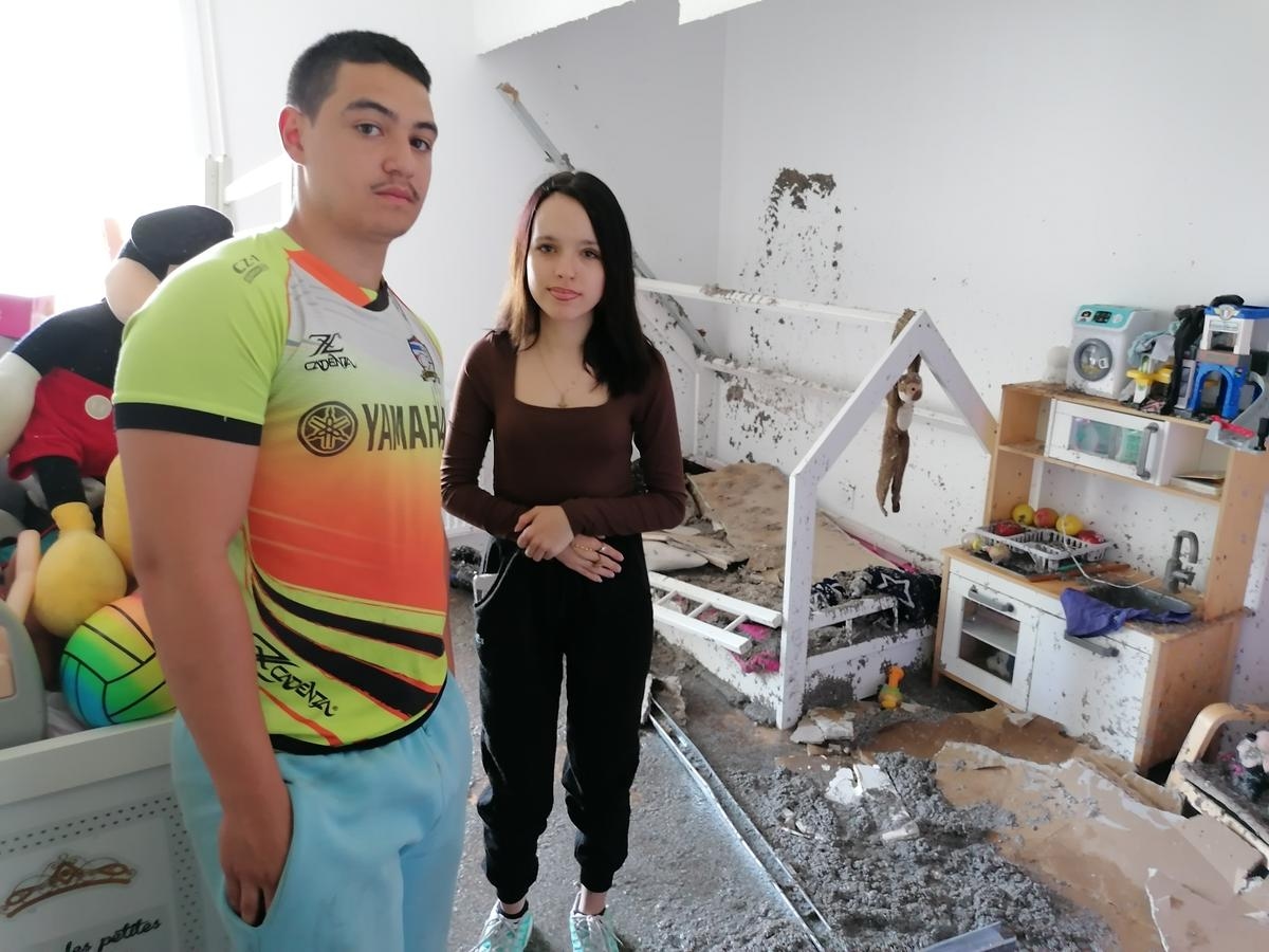 VÍDEO. Tempestades em Gironde: O teto desaba sobre a cama do filho e eles decidem registrar uma queixa contra o proprietário.