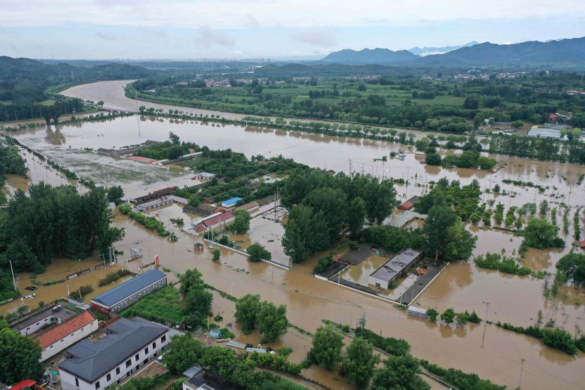 Floods in China: 30 dead and 80,000 evacuated in Beijing after torrential rains in the north of the country