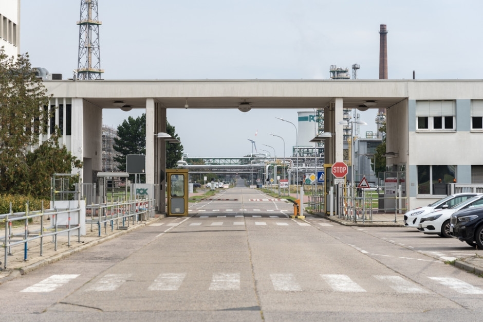 German refinery gets special permission to exceed SO2 emissions. We will feel it too