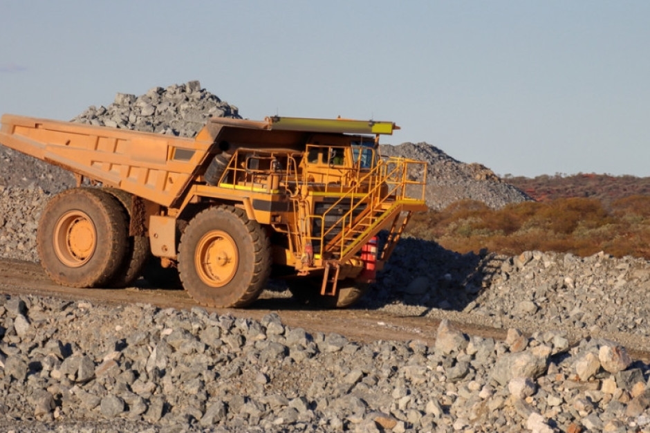 Banco renomado eleva perfil de empresa de mineração