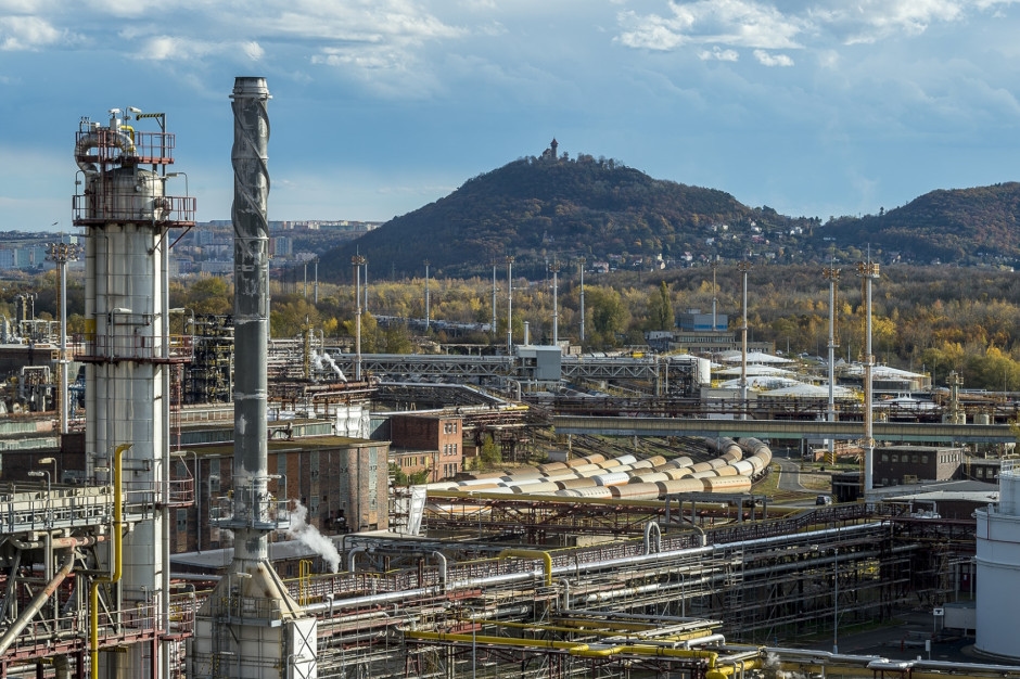 A refinaria tcheca de Orlen parou. "Somos forçados a queimar o excesso de produção"