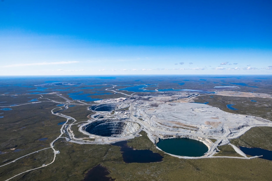 Uma crise enorme no mercado de diamantes. As minas estão enfrentando desafios significativos.