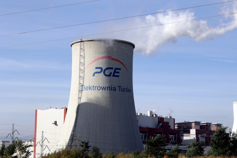 PGE cuts first-half profit by over PLN 11 billion. Conventional energy is to blame.