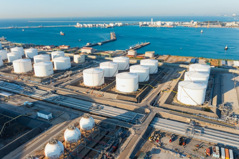 Azerbaijani crude oil contaminated. Romania declares state of emergency