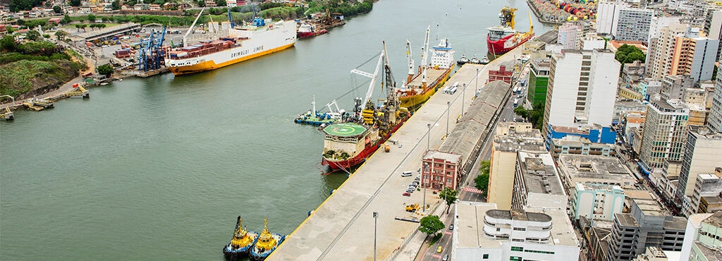 Mann dringt in den Hafen von Vitória ein und schießt auf Gebäude; niemand wurde verletzt