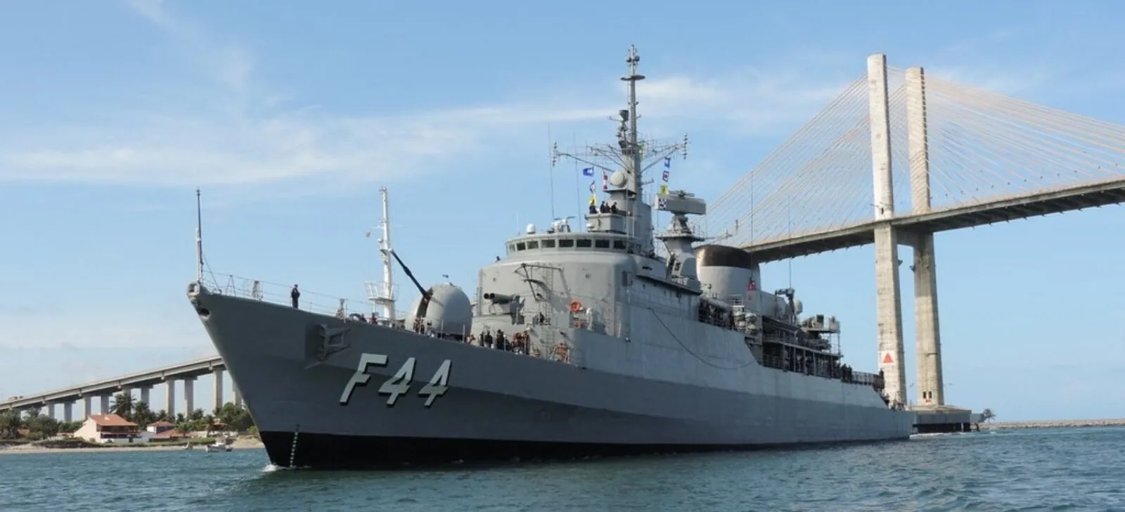 Porto de Fortaleza terá visitação gratuita à Fragata Independência no domingo