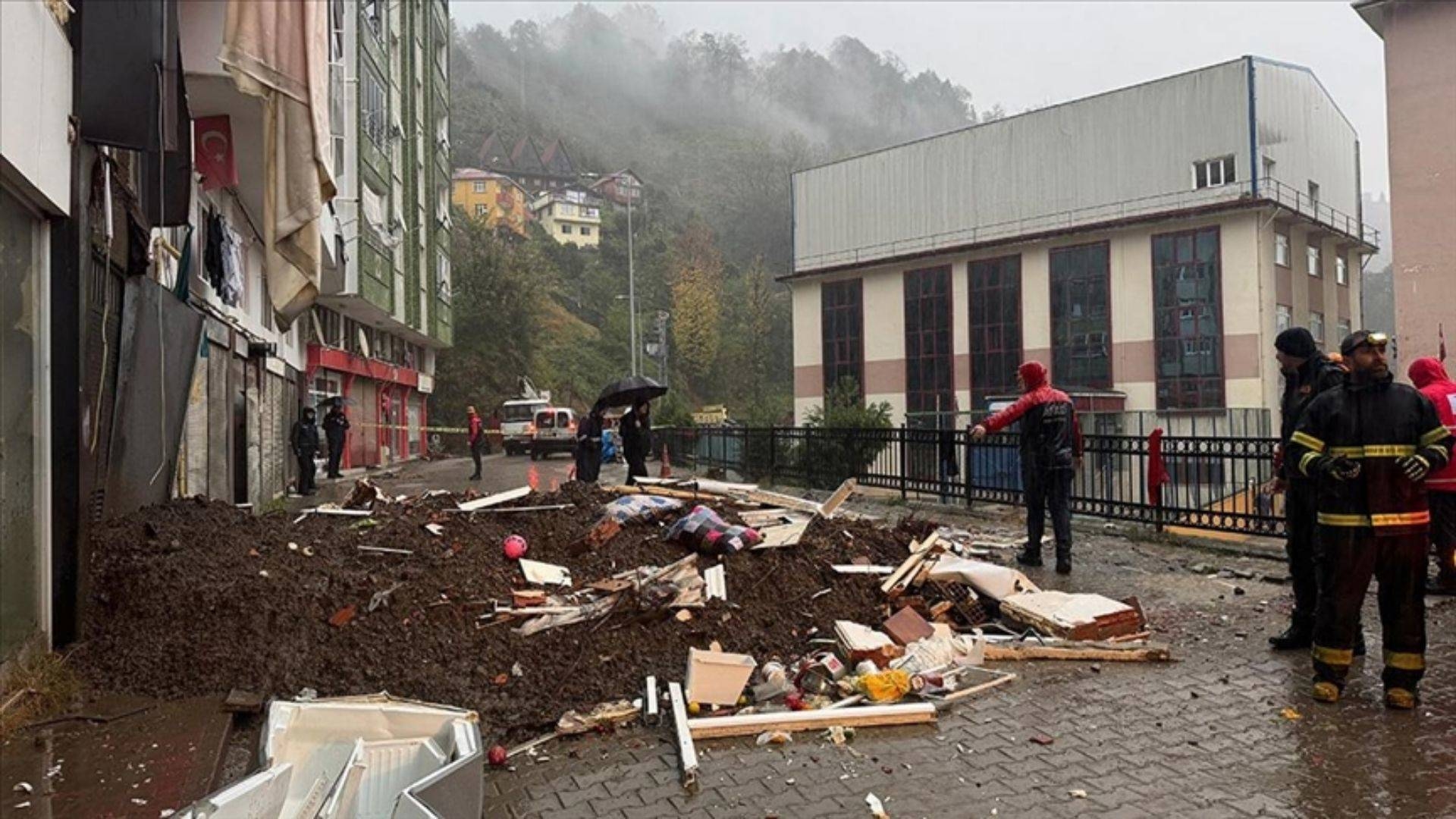 Deslizamiento de tierra en Rize: Carretera cerrada al tráfico