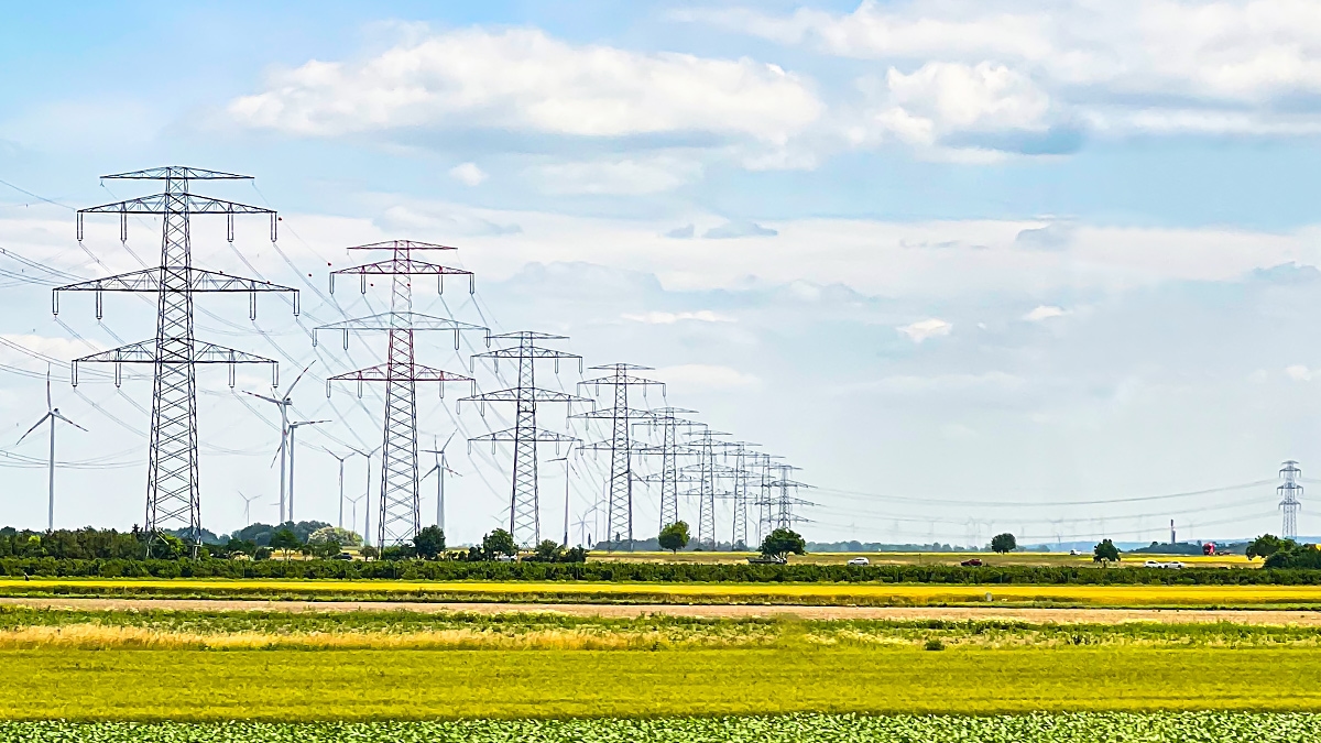 AB'nin rekabet gücü ve güvenlik için elektrik şebekeleri konusunda kararlı adımlar atması gerekiyor