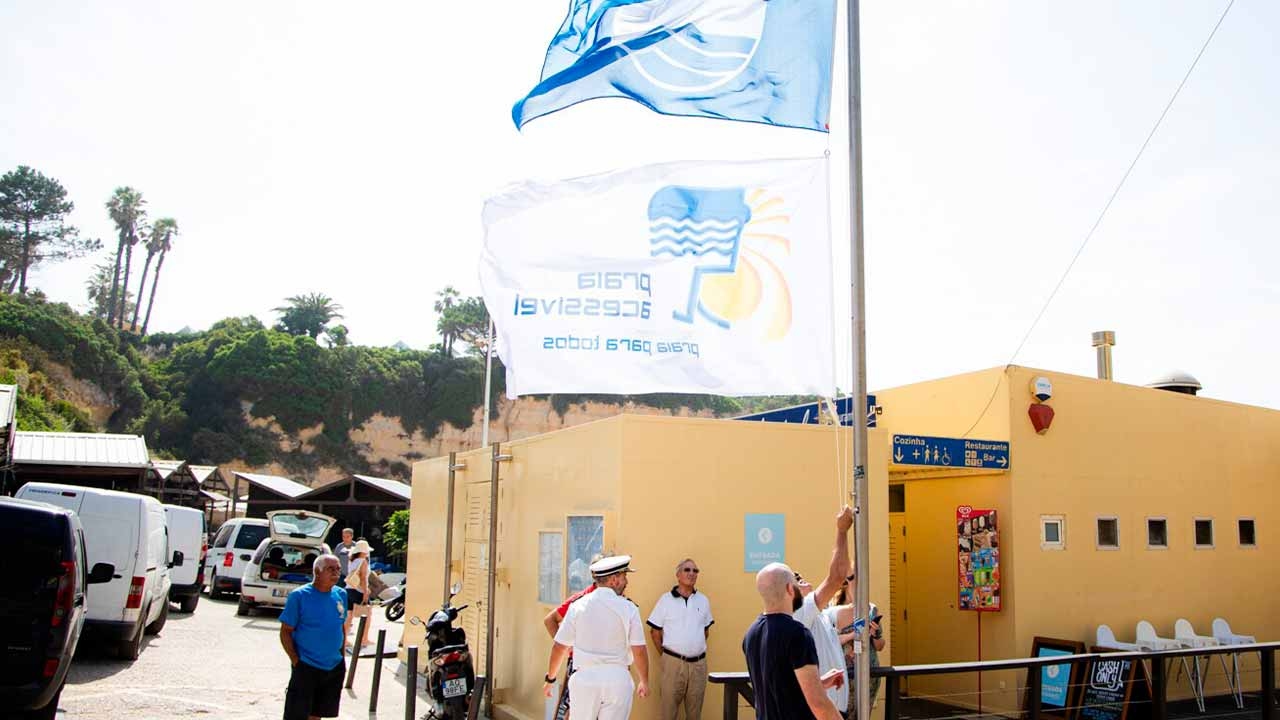 Lagoa beaches now fly the Blue Flag and Accessible Beach Flag