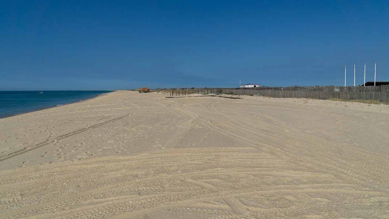 La spiaggia di Fuseta-Mar riapre oggi dopo la sostituzione della sabbia in tempi record