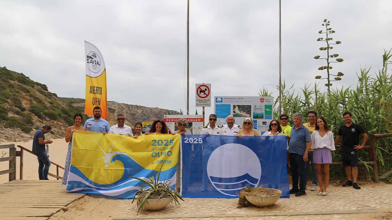 Vila do Bispo now flies Blue Flags, Gold Quality and Accessible Beach
