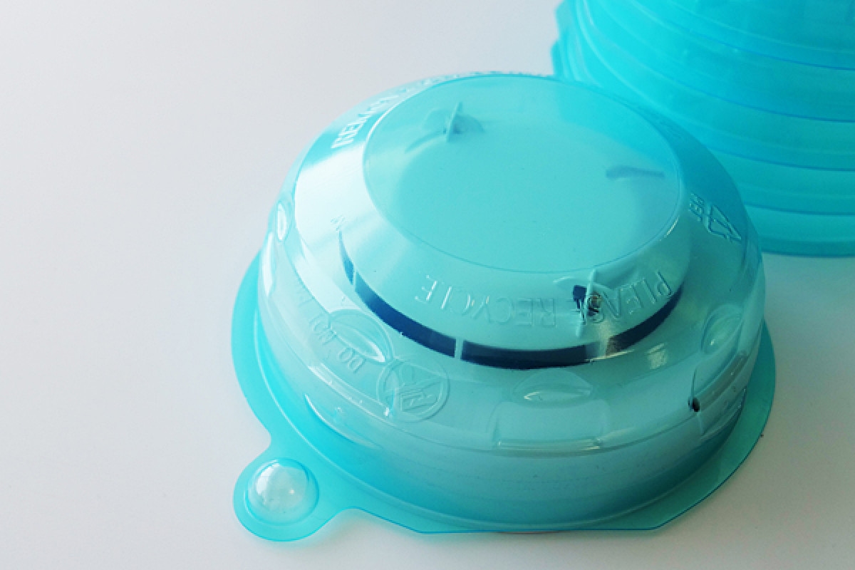 Tapones antipolvo fabricados con PET reciclado