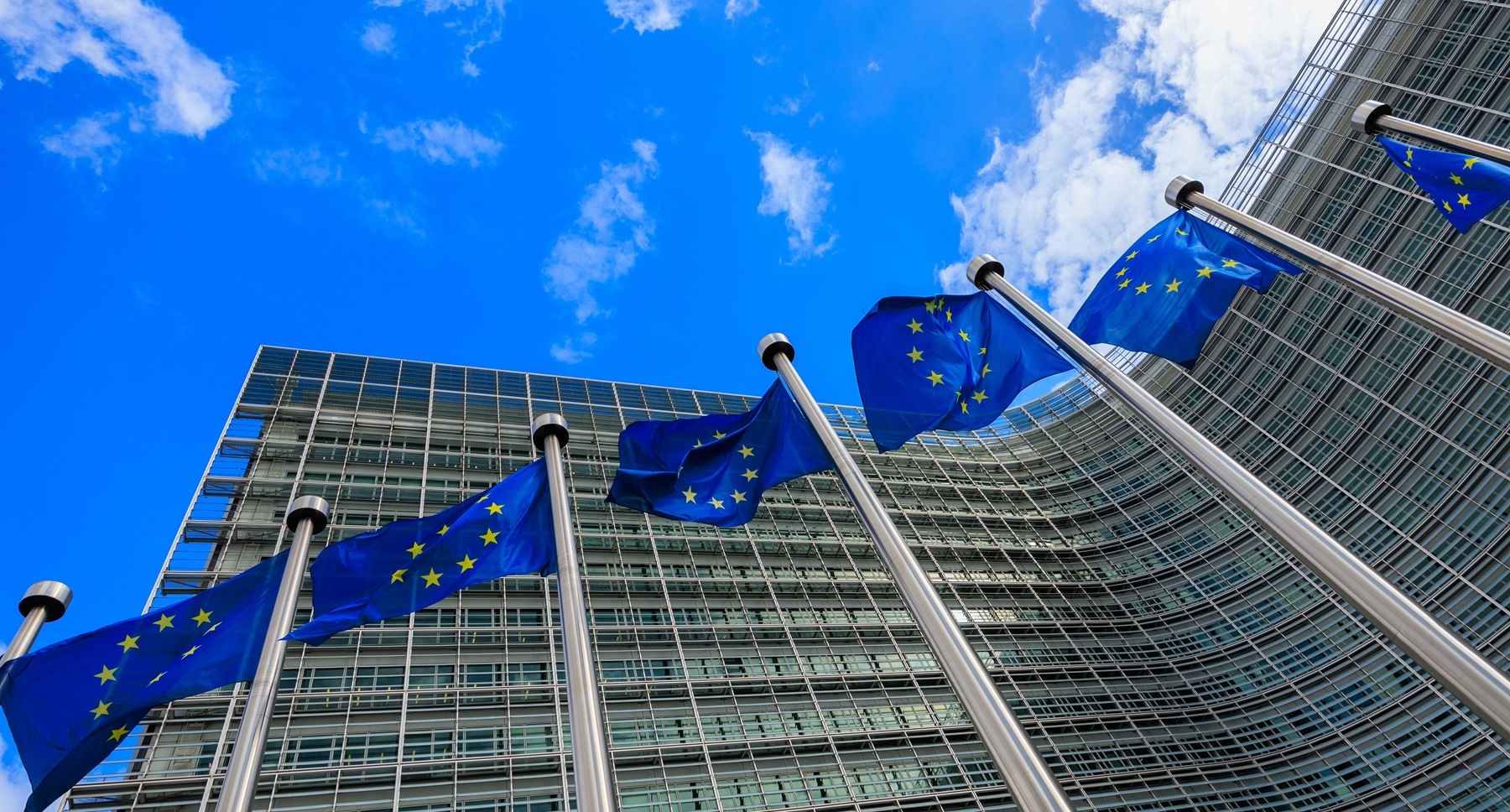 Ue, stretta sulle emissioni navali, via libera a deroghe per l’automotive