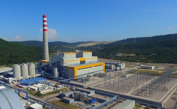 Le charbon représente la plus grande part de la production mensuelle d'électricité