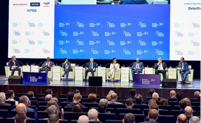 Em busca do potencial de energia renovável do Cáspio em Baku