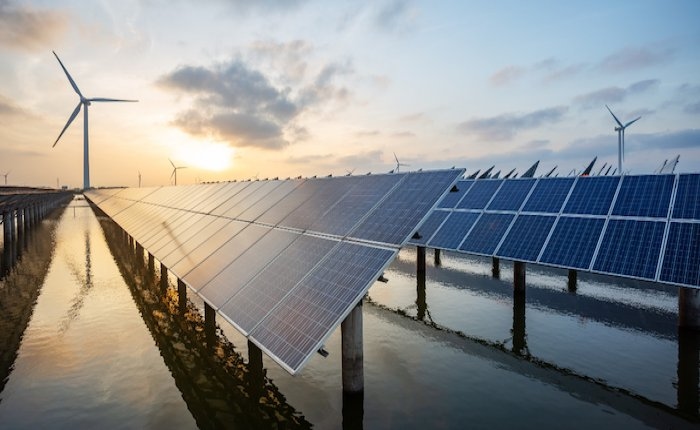 Aucune capacité pour les centrales solaires et éoliennes non autorisées en mai