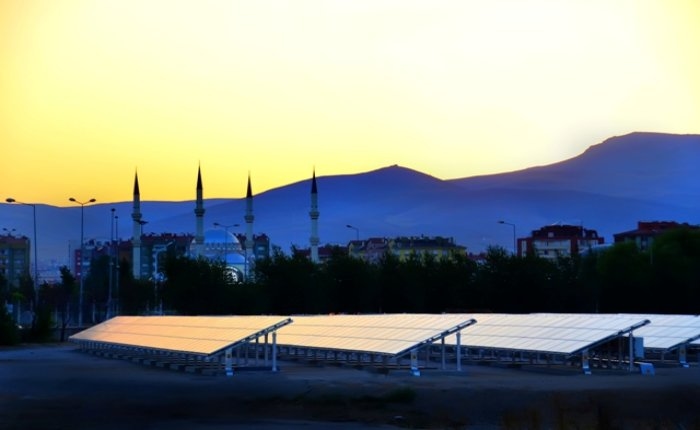 Elezen Construction construirá una planta de energía solar con almacenamiento en Konya