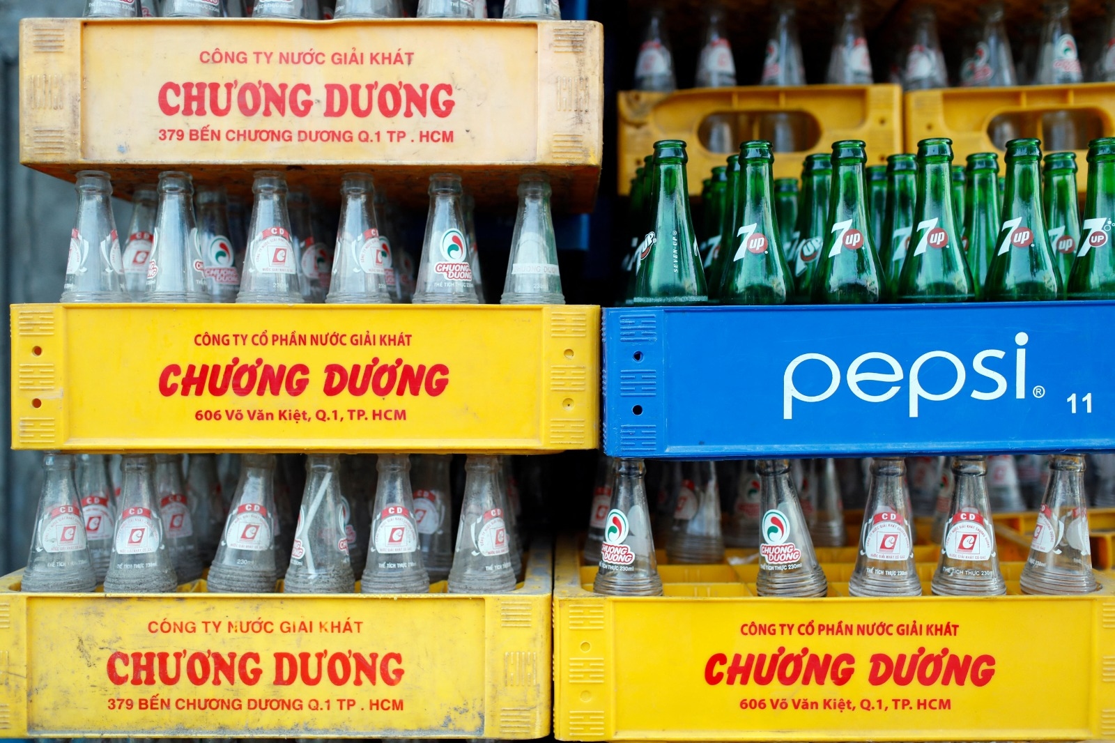 Microplastic pollution much higher in glass bottles than in plastic ones
