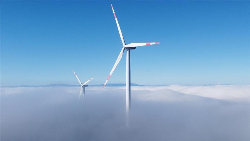 Der Anteil von Wind- und Solarenergie an der installierten Leistung lag bei über 30 Prozent