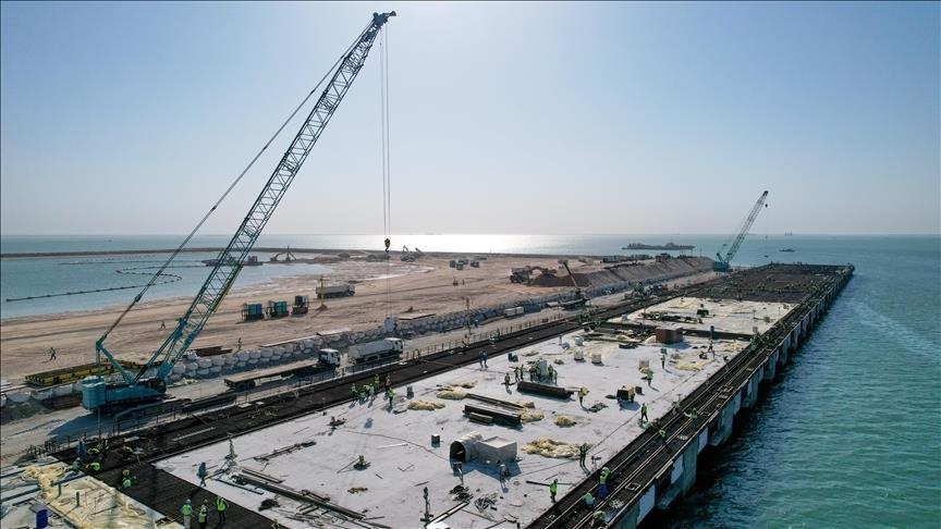 Drilling ship capsizes in Gulf of Suez, eastern Egypt